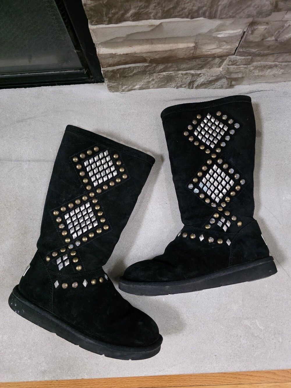 UGG Avondale Genuine Shearling Studded Black Boots Mid Calf Winter Snow Sz 6